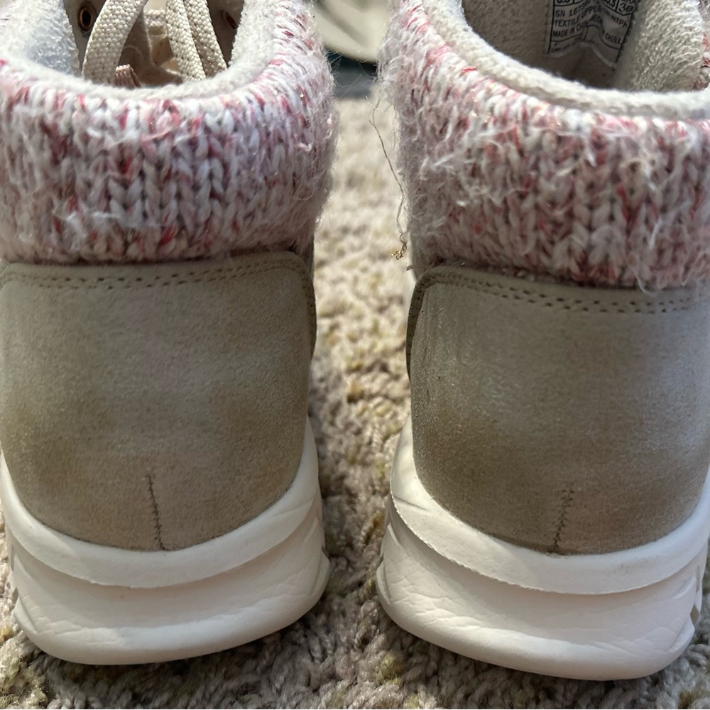 Skechers Women's Tan & Pink Lace up stylish Ankle Boots for hiking. - Picture 4 of 9